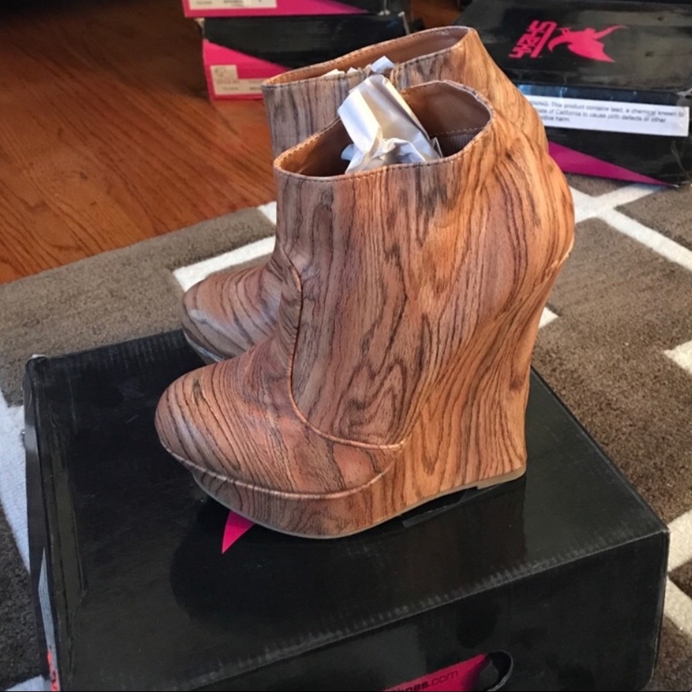 Super Unique Platform Wood Looking Booties!